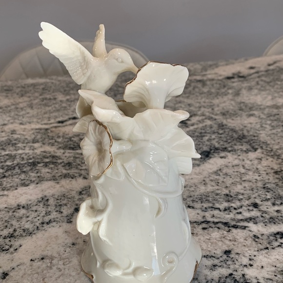 1995 Enesco,Everything is Beautiful
Musical"Bell, music, wedding gift, Family - Picture 6 of 9